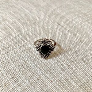 Ladies black/silver ring